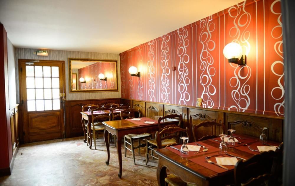 Logis Hotel Restaurant De La Poste Le Mêle-sur-Sarthe Esterno foto