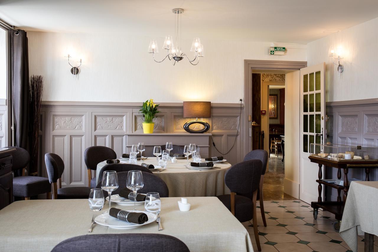 Logis Hotel Restaurant De La Poste Le Mêle-sur-Sarthe Esterno foto