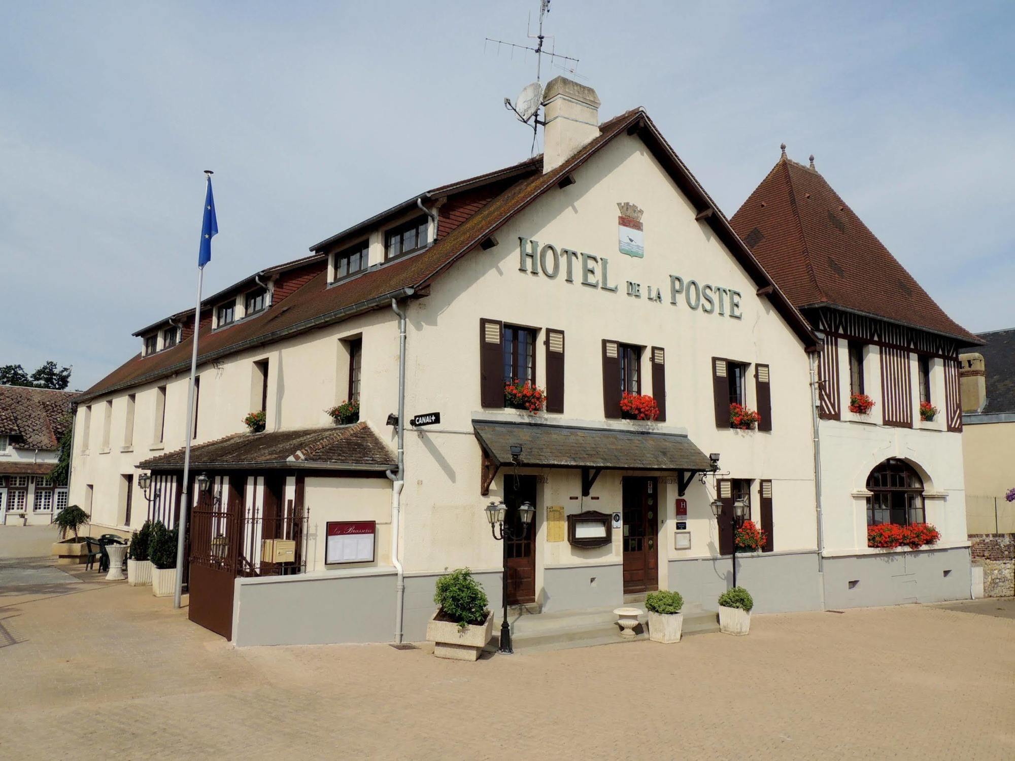 Logis Hotel Restaurant De La Poste Le Mêle-sur-Sarthe Esterno foto