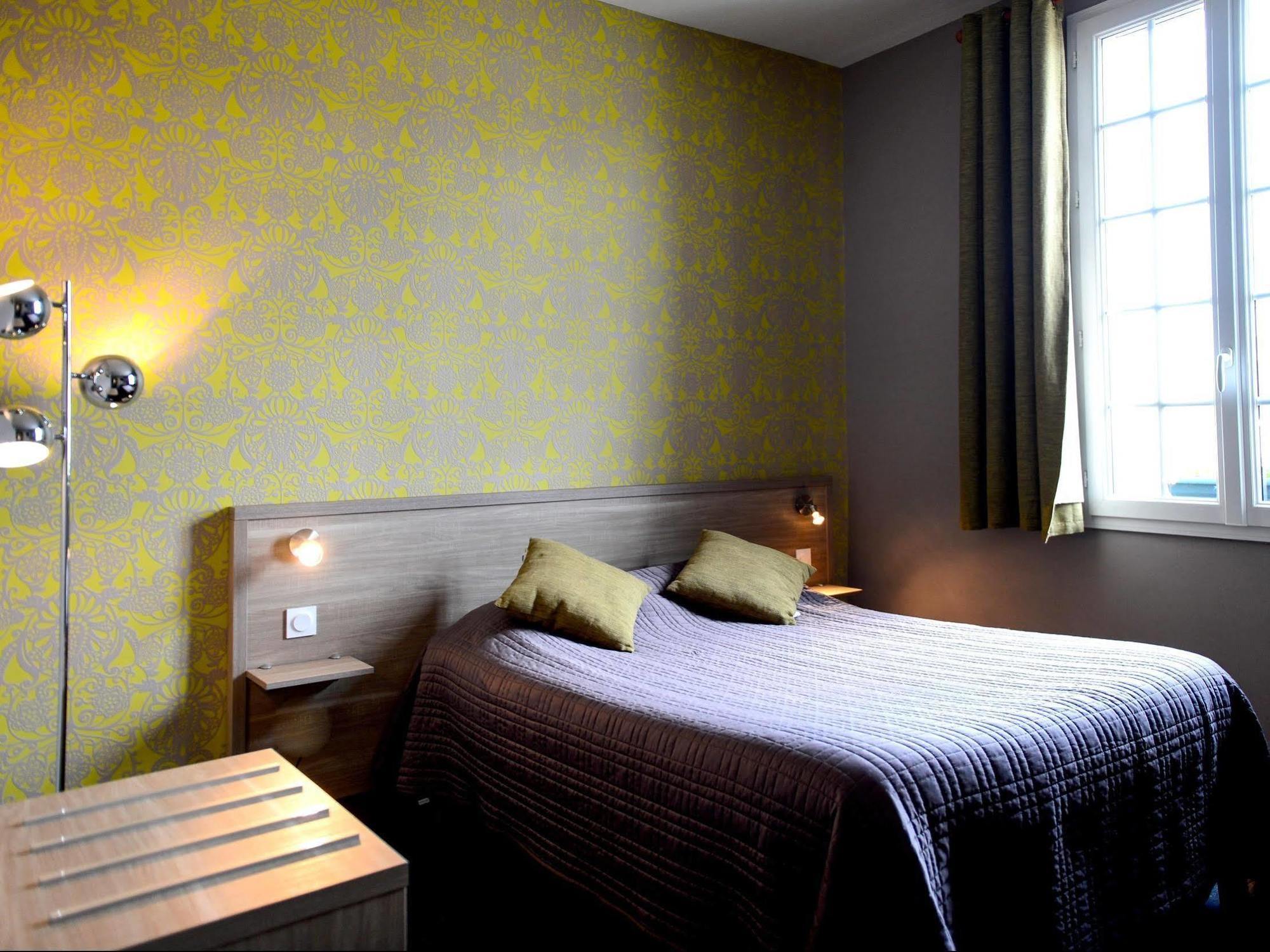 Logis Hotel Restaurant De La Poste Le Mêle-sur-Sarthe Esterno foto