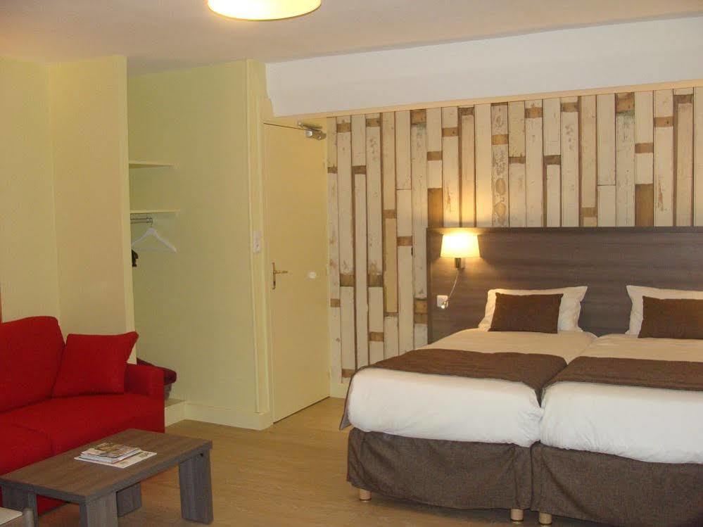 Logis Hotel Restaurant De La Poste Le Mêle-sur-Sarthe Esterno foto